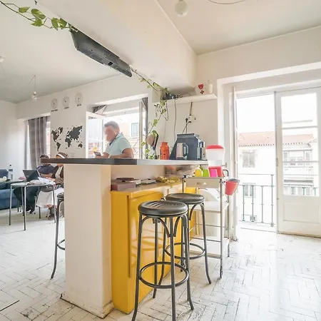 비스타스 드 리스보아 호스텔 *